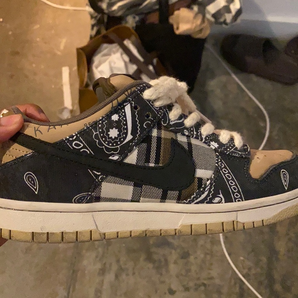 Worn a few times.. gentle worn